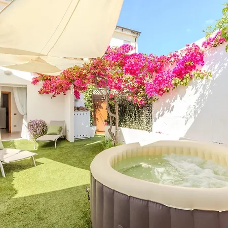 Maria House, Jacuzzi E Patio オルビア