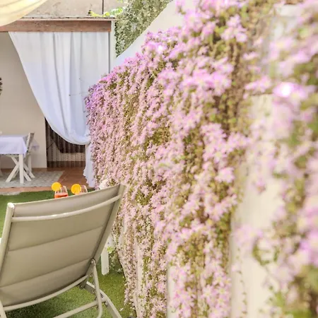 Maria House, Jacuzzi E Patio アパート